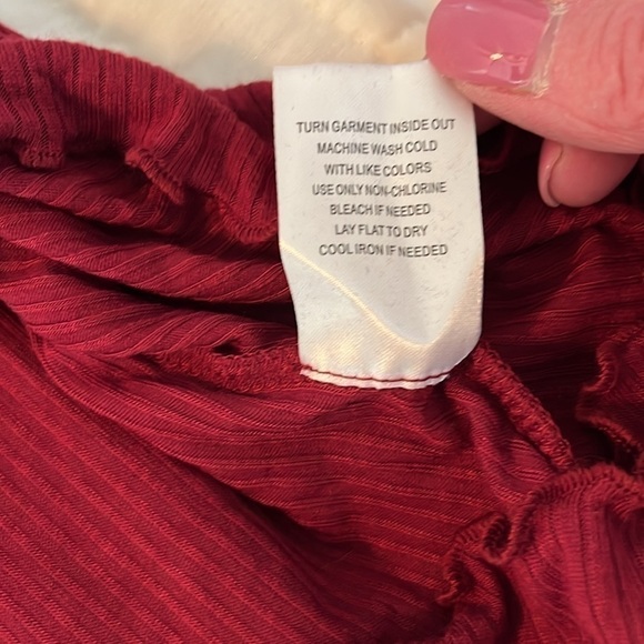 NWT Rebellious One Maroon Long Sleeve Mock Neck Top Size Medium - Picture 9 of 9